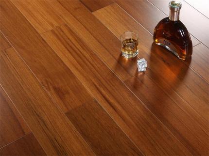 Vinyl Flooring: 8 Reasons Why Wood-Like Flooring Is Better Than Solid Wood Flooring